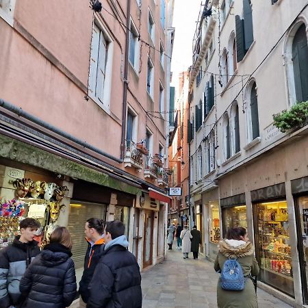 Appartamento Al Centro Di Venezia 6 Posti Letto Veneza Exterior foto