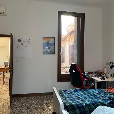 Appartamento Al Centro Di Venezia 6 Posti Letto Veneza Exterior foto