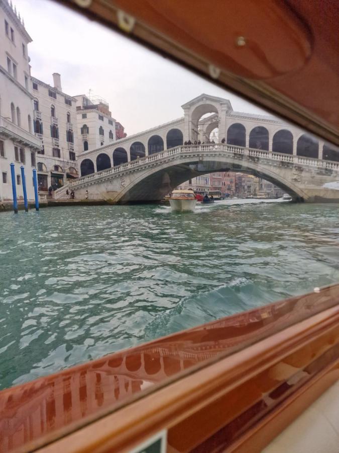 Appartamento Al Centro Di Venezia 6 Posti Letto Veneza Exterior foto