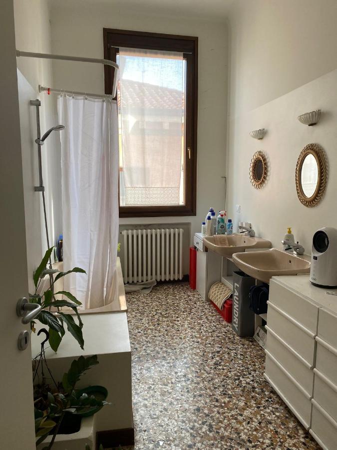 Appartamento Al Centro Di Venezia 6 Posti Letto Veneza Exterior foto
