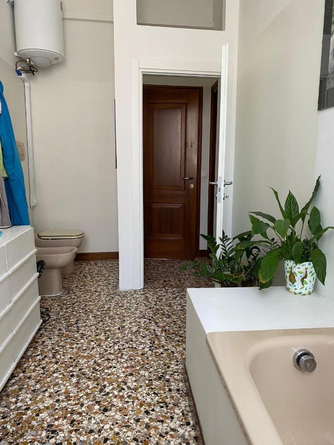 Appartamento Al Centro Di Venezia 6 Posti Letto Veneza Exterior foto