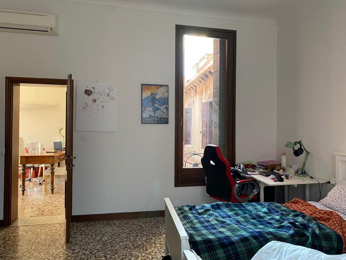 Appartamento Al Centro Di Venezia 6 Posti Letto Veneza Exterior foto