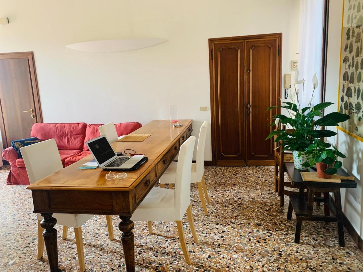 Appartamento Al Centro Di Venezia 6 Posti Letto Veneza Exterior foto